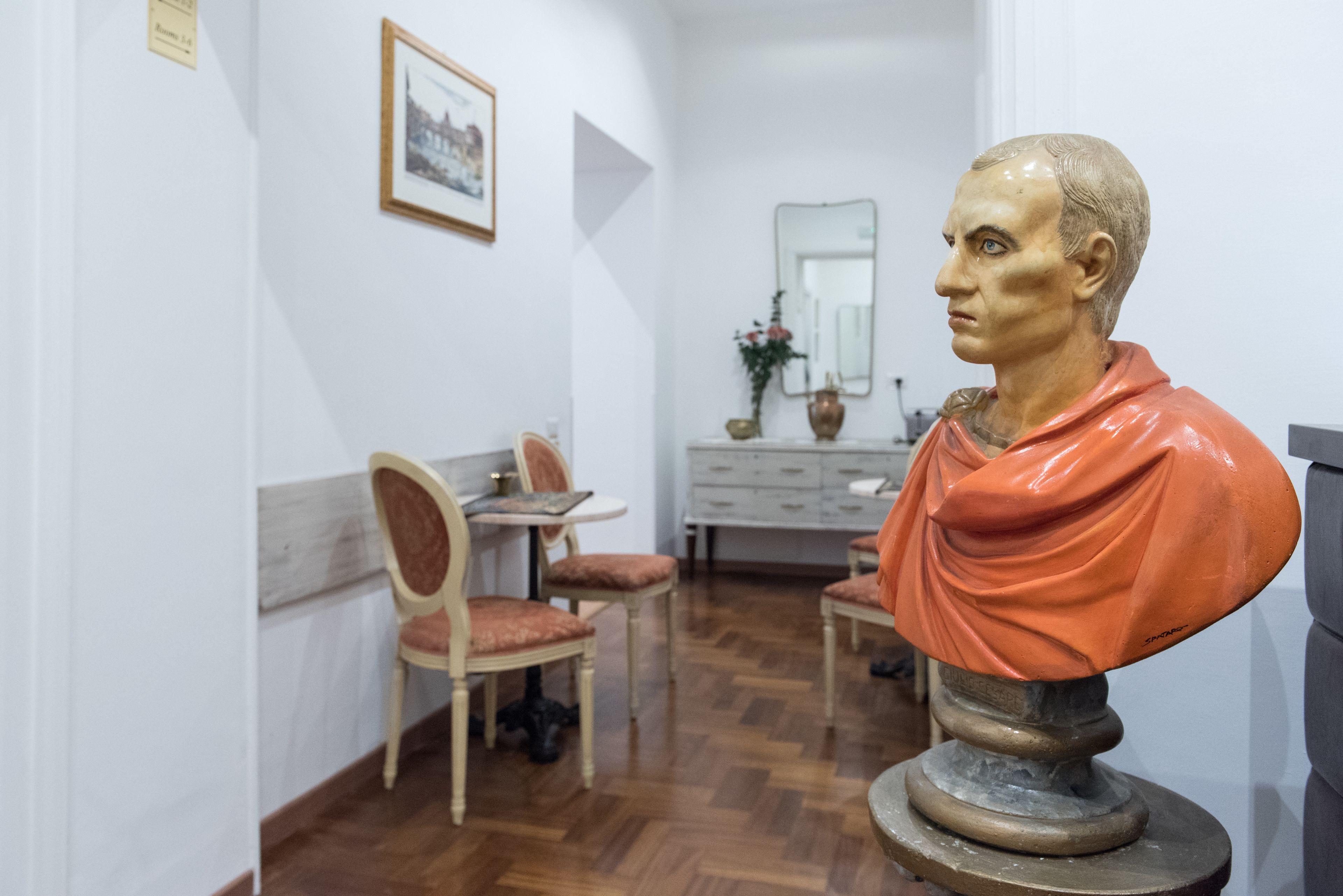 Domus Giulia — Photos 2